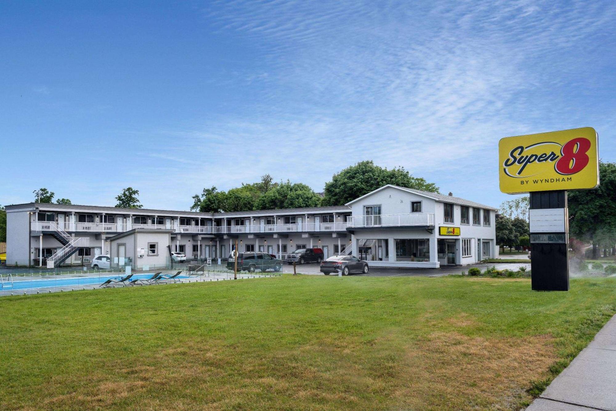 Super 8 By Wyndham Niagara Falls On Cataratas do Niágara Exterior foto